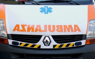 Pescara - Auto contro guardrail sulla variante, grave una ragazza